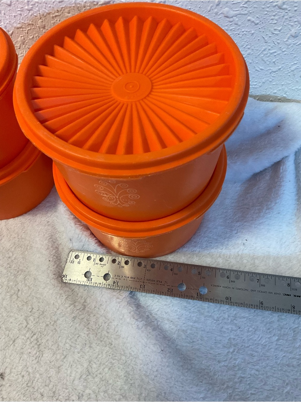 Vintage Tupperware
Retro Orange Servalier Canisters
Lot of 4
1297-14
1298-13 - Picture 4 of 9
